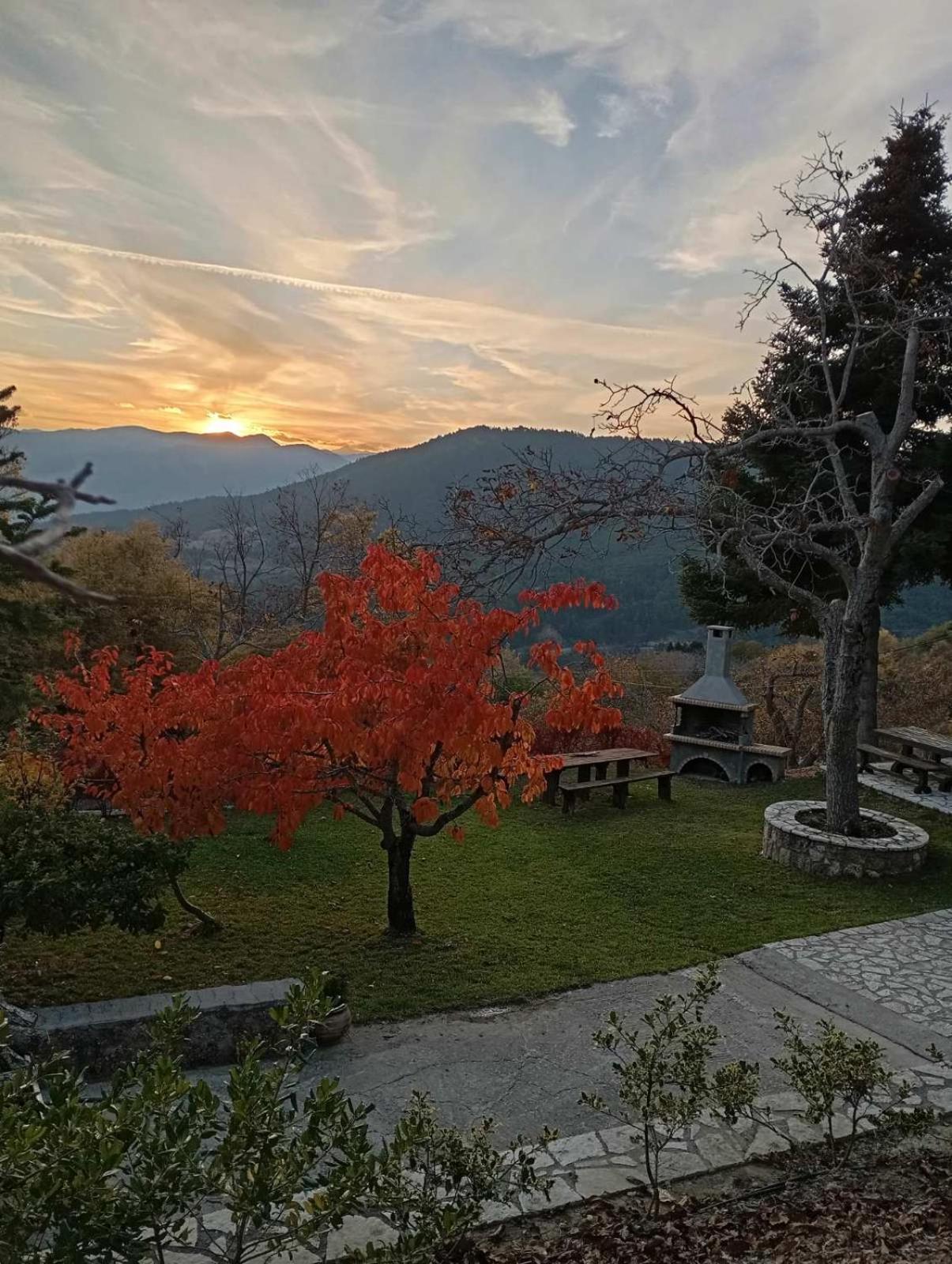 Ξενώνας Το Πατρικό Karya Esterno foto